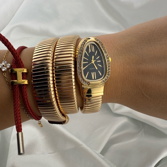 Serpent serpentine snake classic Gold Women's Watch with Black Dial - Picture 8 of 10